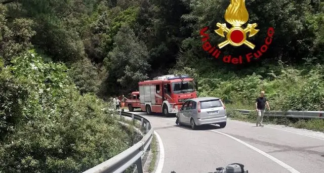 Incidente frontale a Gadoni: ferito il motociclista