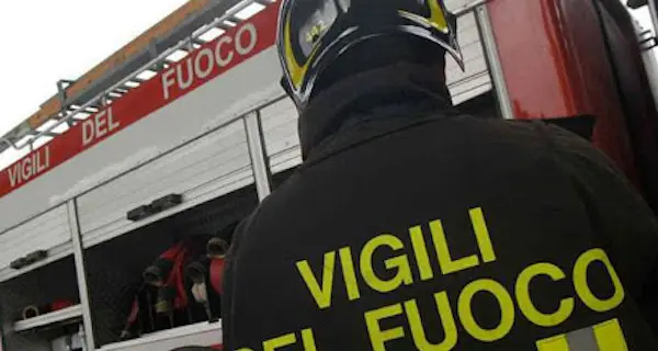 Ha incendiato la casa all’ex per riconquistarlo. Era scritto nei tarocchi