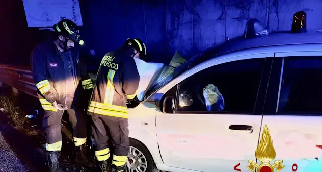 Codrongianos, auto contro guard rail: un ferito