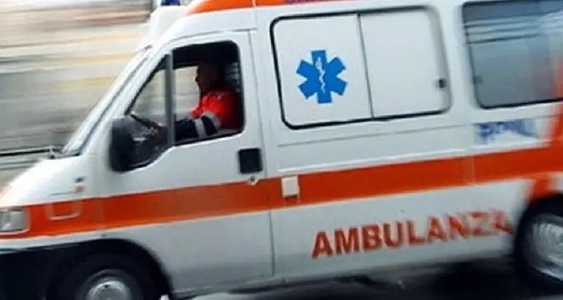 Iglesias: non pulisce i bisogni del cane e scatta la rissa, due persone in ospedale