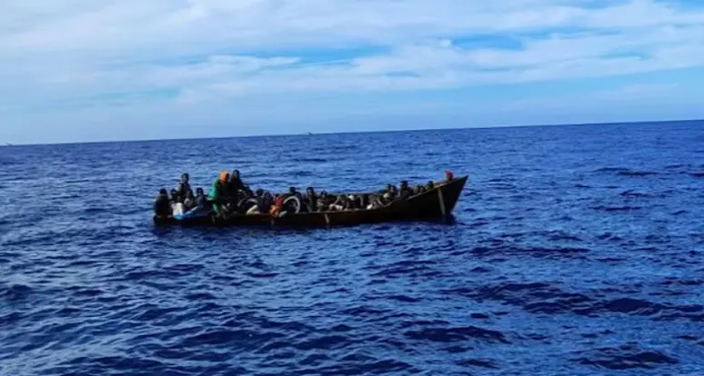 Migranti, allerta di Alarm Phone: 50 persone alla deriva nel Mediterraneo