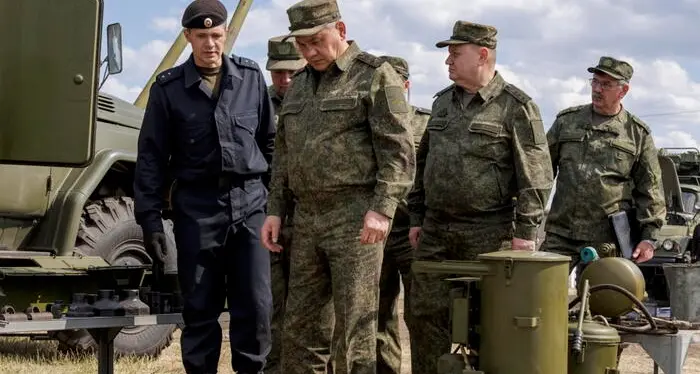 Russia. Shoigu visita le truppe in Ucraina e compare in tv