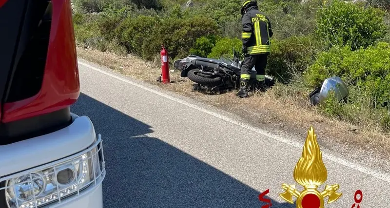 Incidente stradale a La Maddalena: auto contro moto, ferito motociclista