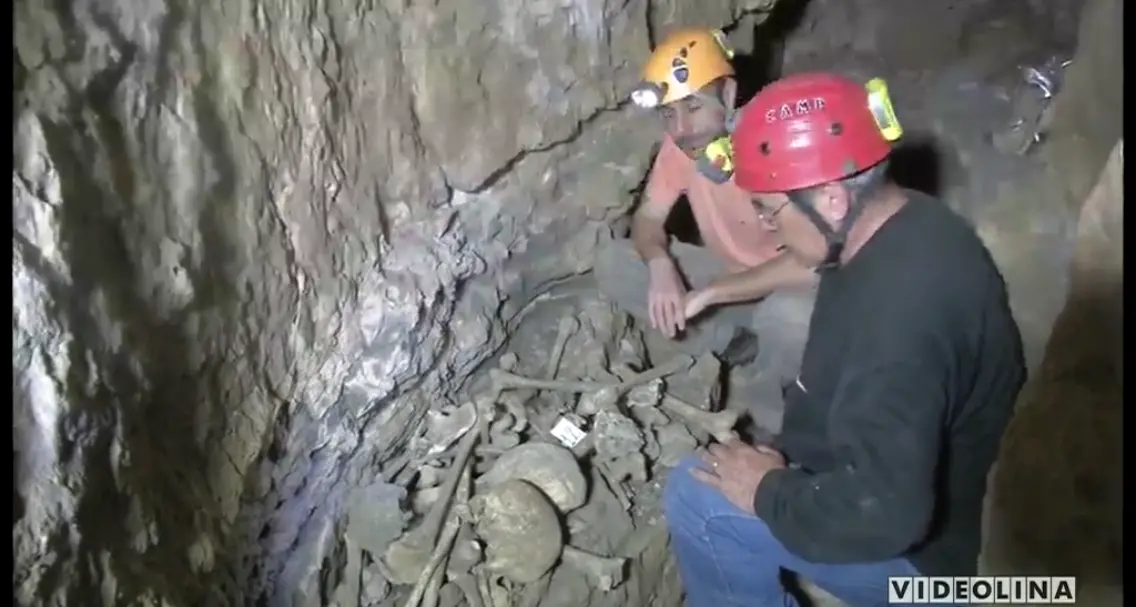 Decine di scheletri di epoca nuragica ritrovati in una grotta in Ogliastra