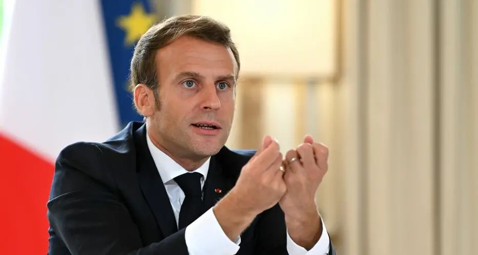 Francia, scontri e proteste. Un morto nei disordini, Macron: \"State a casa\"