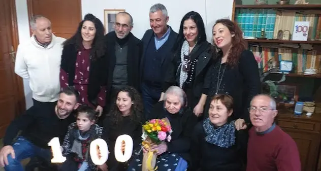 Tanti auguri alla signora Vittoria Mura: festa per i 100 anni