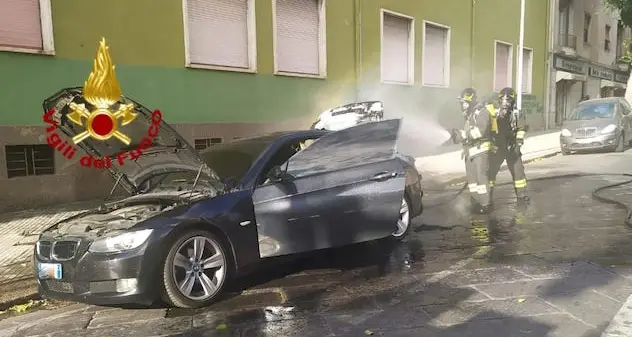 Sassari. Auto prende fuoco, conducente rimane intossicato