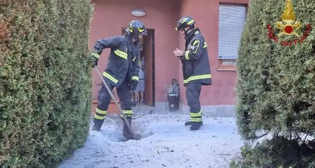 Como: grandinata travolge casa, madre e figlia di 91 e 61 anni gravi