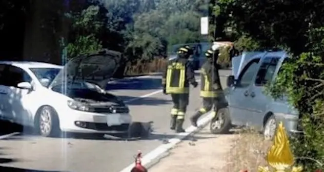 Uno scontro frontale e un tamponamento: 3 persone all'ospedale