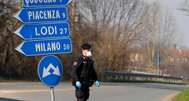 Riapre il mercato di Codogno. Il sindaco a commercianti e clienti: \"State a casa\"