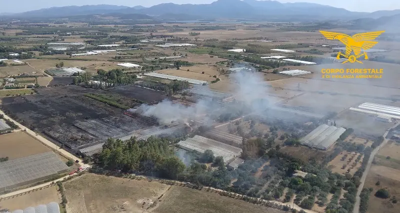 Sardegna a fuoco: 13 incendi, intervengono i mezzi aerei del Corpo forestale