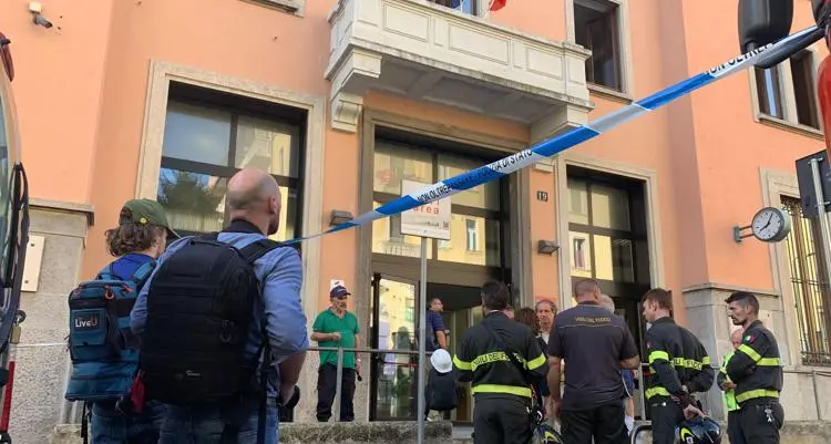 Milano: incendio in Rsa, vigili del fuoco ancora a lavoro, accertamenti su cause