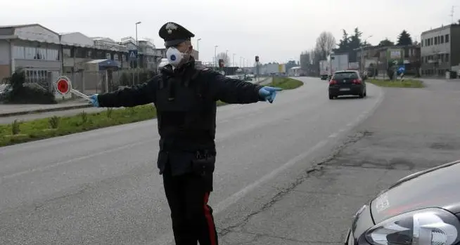 Cena fra amici al rientro da zone rosse: una si sente male, 40 in quarantena