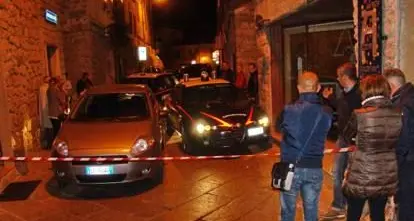 Tempio. L'artigiano fermato dai carabinieri per il triplice omicidio avrebbe fatto entrare in casa i killer