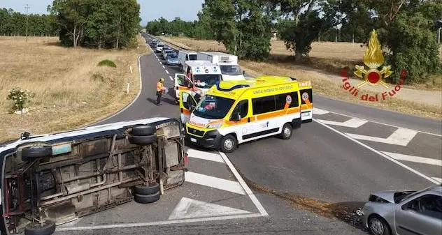 Villacidro. Scontro camper-auto sulla Statale 196, donna in codice rosso