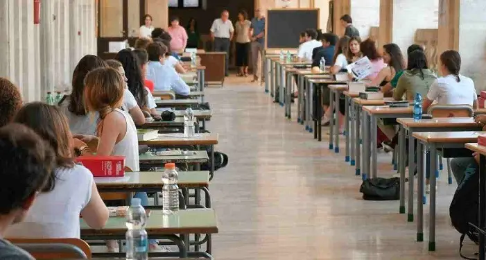 Maturità 2023: da Pascoli pittore alla Divina Commedia, i peggiori strafalcioni degli studenti