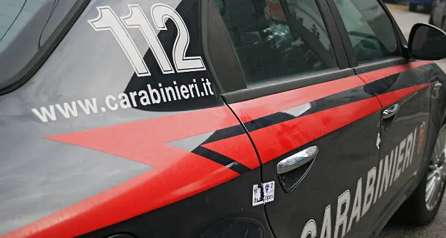 Legava la madre a letto. L'anziana muore e lei chiama i carabinieri: \"E' colpa mia\"