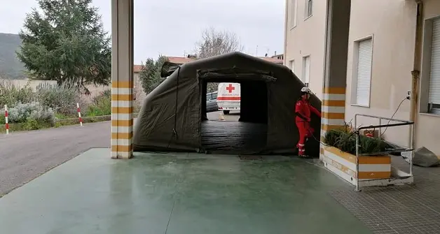 Montate le tende pre-triage