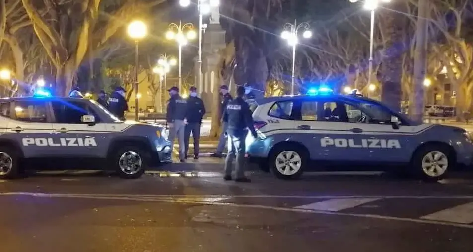 Coppia aggredita a Cagliari: fermato il giovane che avrebbe accoltellato una delle vittime