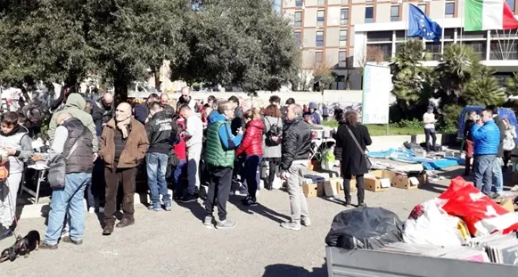 Coronavirus, il Comune vieta il mercatino domenicale di Piazza Trento: l’ordinanza del sindaco Truzzu