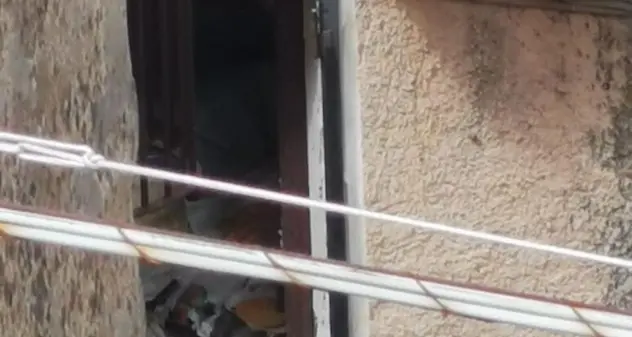 Choc a Tempio: 82enne viveva sommersa in casa dai rifiuti e con animali morti