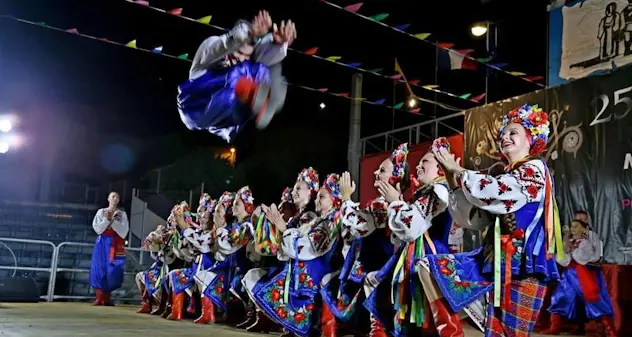 Tradizione, musica e vino: al via a Monti il 28° Festival Folk Internazionale