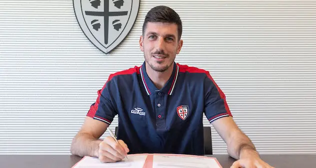 Cagliari, ufficiale l'arrivo del portiere Scuffet