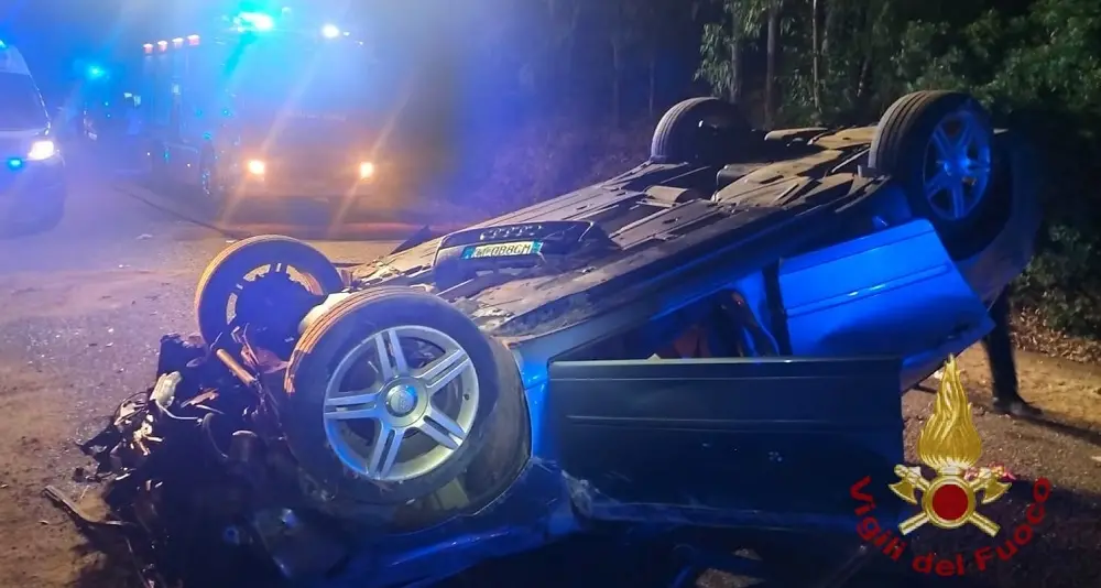 Auto si ribalta a Castiadas: quattro feriti