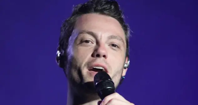 Tiziano Ferro confessa: “Dovrò essere operato”. Diagnosi scoperta prima del tour