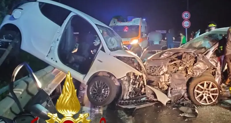 Palau. Drammatico incidente tra due auto: perdono la vita due donne