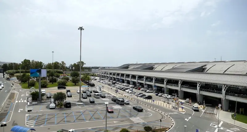 Aeroporto Cagliari-Elmas: da lunedì 24 luglio raddoppia la sosta gratuita in tutti i parcheggi fronte Arrivi