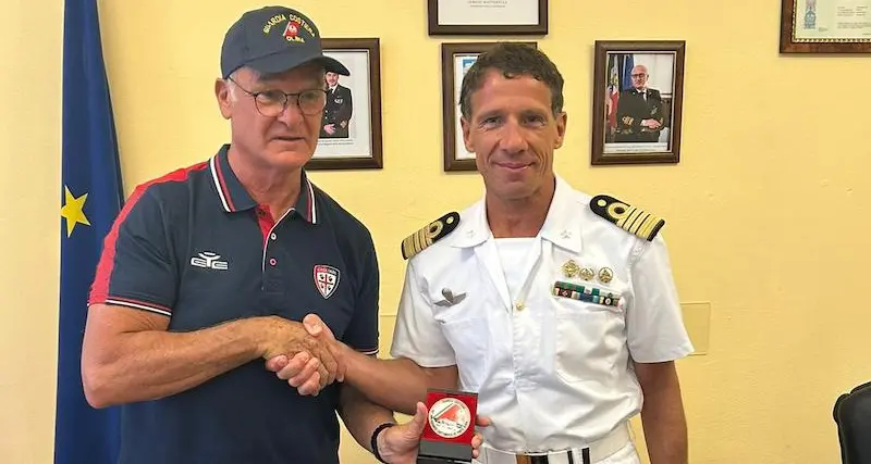 L’allenatore del Cagliari Calcio Claudio Ranieri in visita alla Direzione Marittima di Olbia