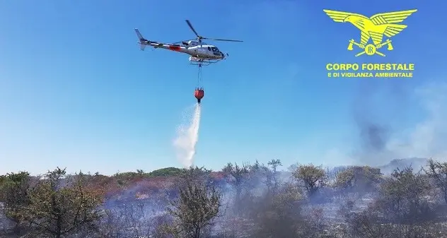 Fiamme a Sant’Andrea Frius, interviene elicottero