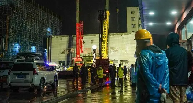 Tragedia in Cina. Crolla il tetto della palestra di una scuola: 11 morti
