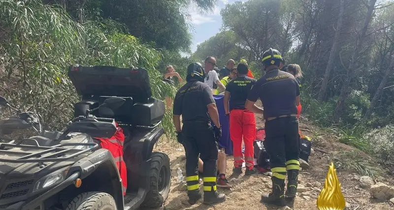 Santa Teresa, finiscono in un dirupo con il quad: feriti madre e figlio