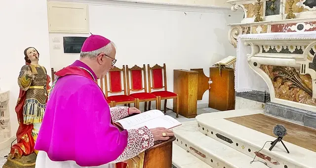 Coronavirus, Monsignor Baturi davanti a Sant’Efisio: “Liberaci dai pericoli del contagio”