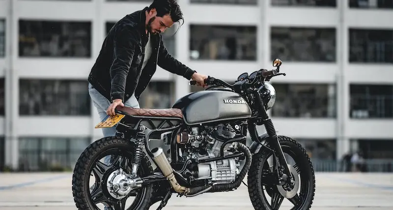 Assicurazione moto: come risparmiare online