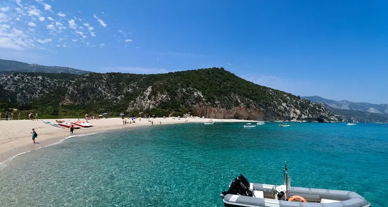 Spiaggia di Cala Luna: arriva il numero chiuso dall'1 agosto