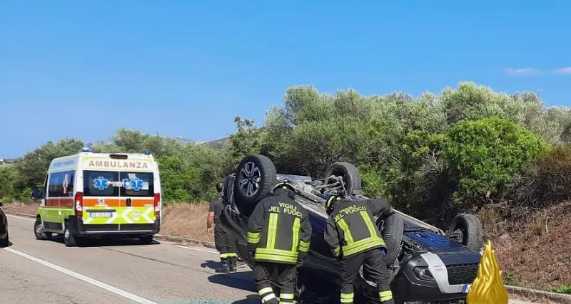 Incidente stradale nell'Olbiese, auto si ribalta: ferito anche un minore