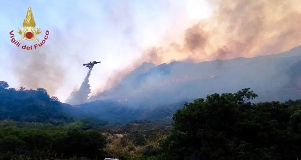 Incendi Sicilia, dichiarato lo stato di crisi e di emergenza regionale