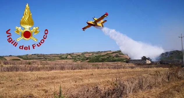 Sassari. Fiamme nella zona di Lampianu, due canadair in azione