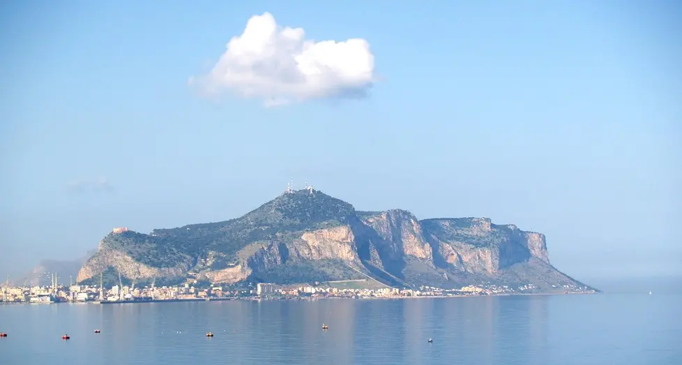 Incendi: assessore Turismo Sicilia, 'emergenza superata, turisti vi aspettiamo nell'isola'