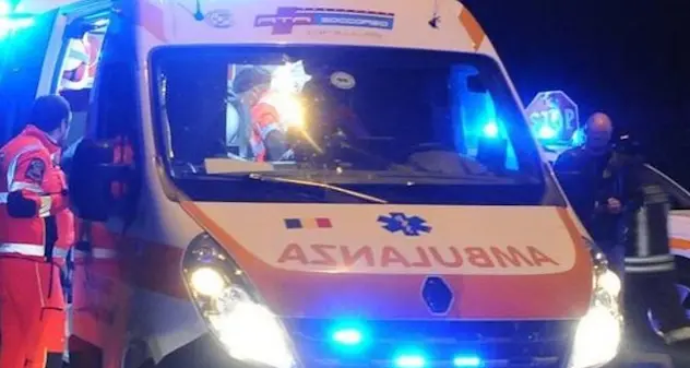 Scivola dalla panchina e cade nel dirupo: morto turista 57enne