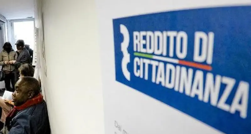 Reddito di cittadinanza sospeso, 60enne fa irruzione in Comune: \"Brucio tutto se non mi aiutate\"