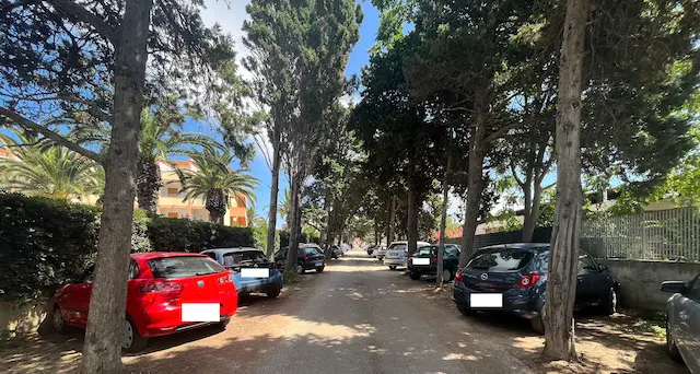 Alghero. Furto a turiste: “Macchina svaligiata a poche ore dall'arrivo. Aiutateci, non abbiamo più niente”