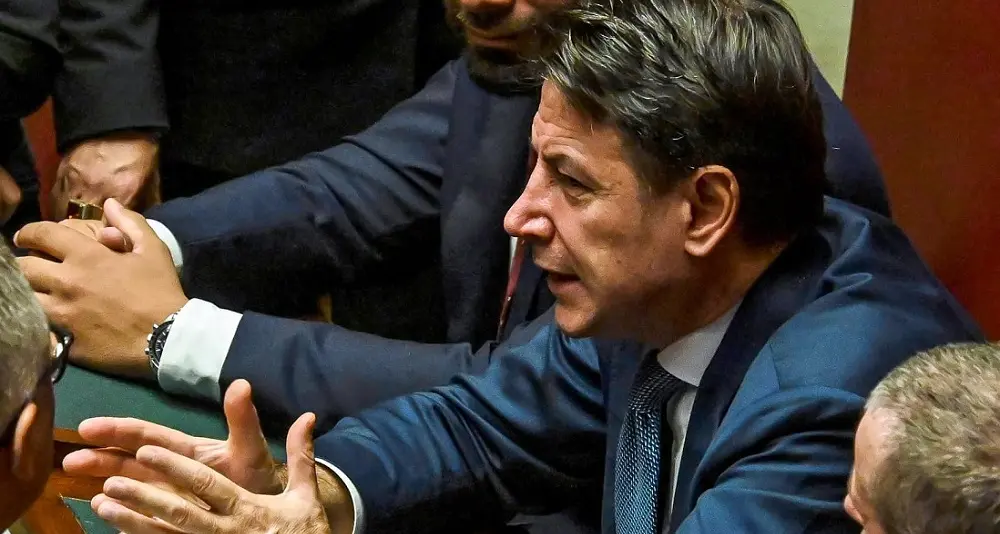 Governo: Conte, 'Santanché deve dimettersi, disonore resti al suo posto'