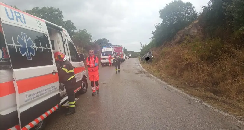 Auto si ribalta a causa della pioggia a Putifigari: a bordo una famiglia