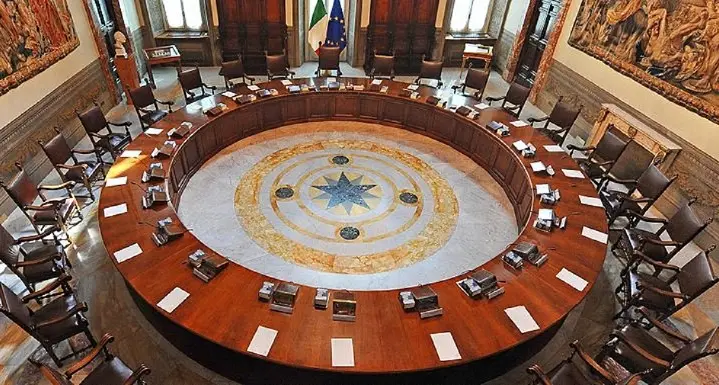 Fisco: Fitto, 'al centro famiglie e imprese, governo Meloni mantiene impegno con italiani'