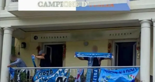 Fotografato durante festa scudetto del Napoli a Corfù, arrestato latitante