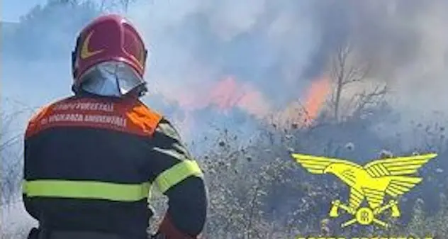 Allarme incendi: focolai ancora accesi a Gairo, salgono a 3 i feriti